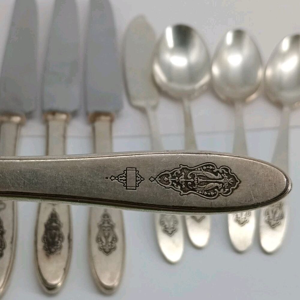 8X Misc BIRD of PARADISE COMMUNITY Oneida Silverplate Spoons Sugar Butter Knives
